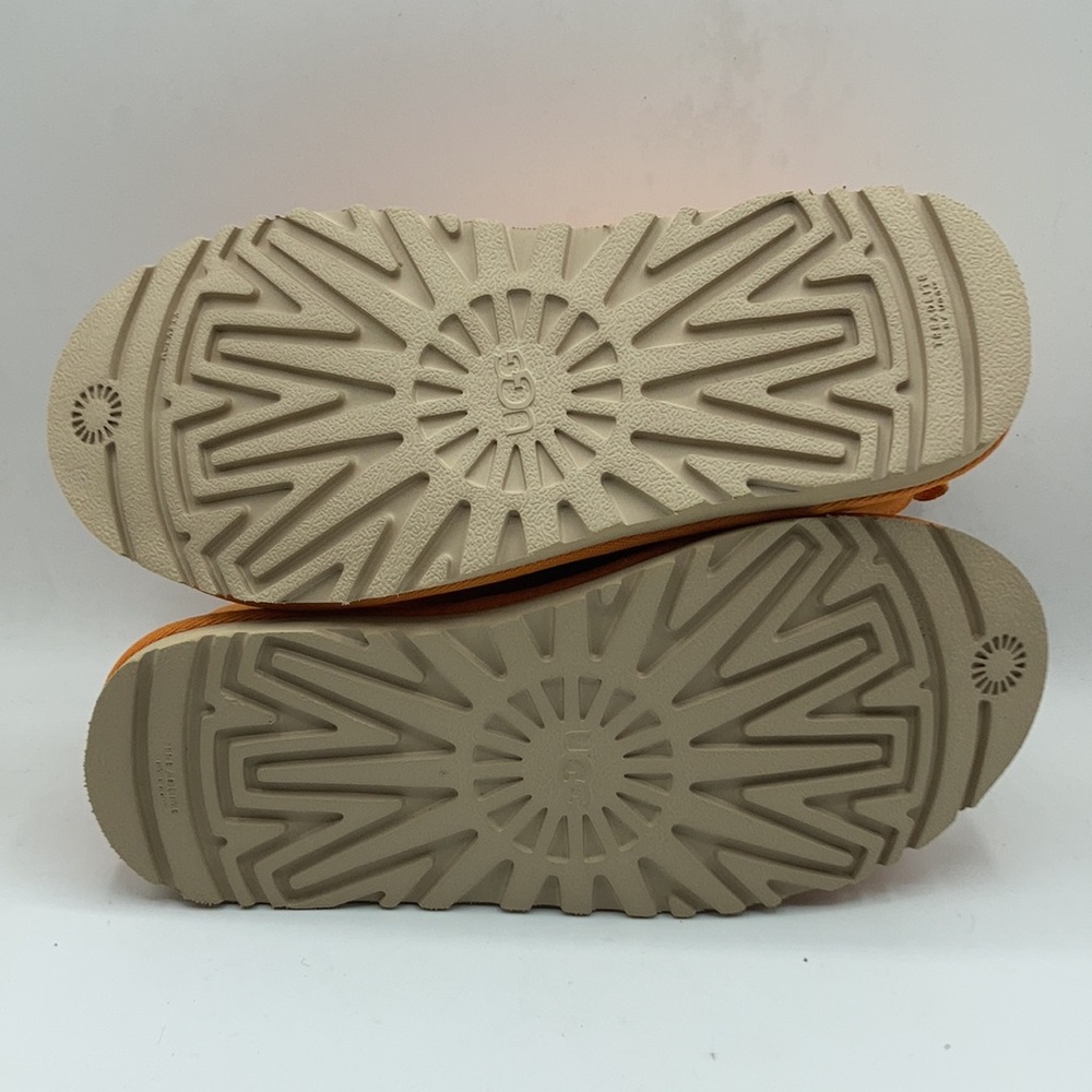 UGG Neumel Poppy Sheepskin Chukka Boots - Picture 4 of 7